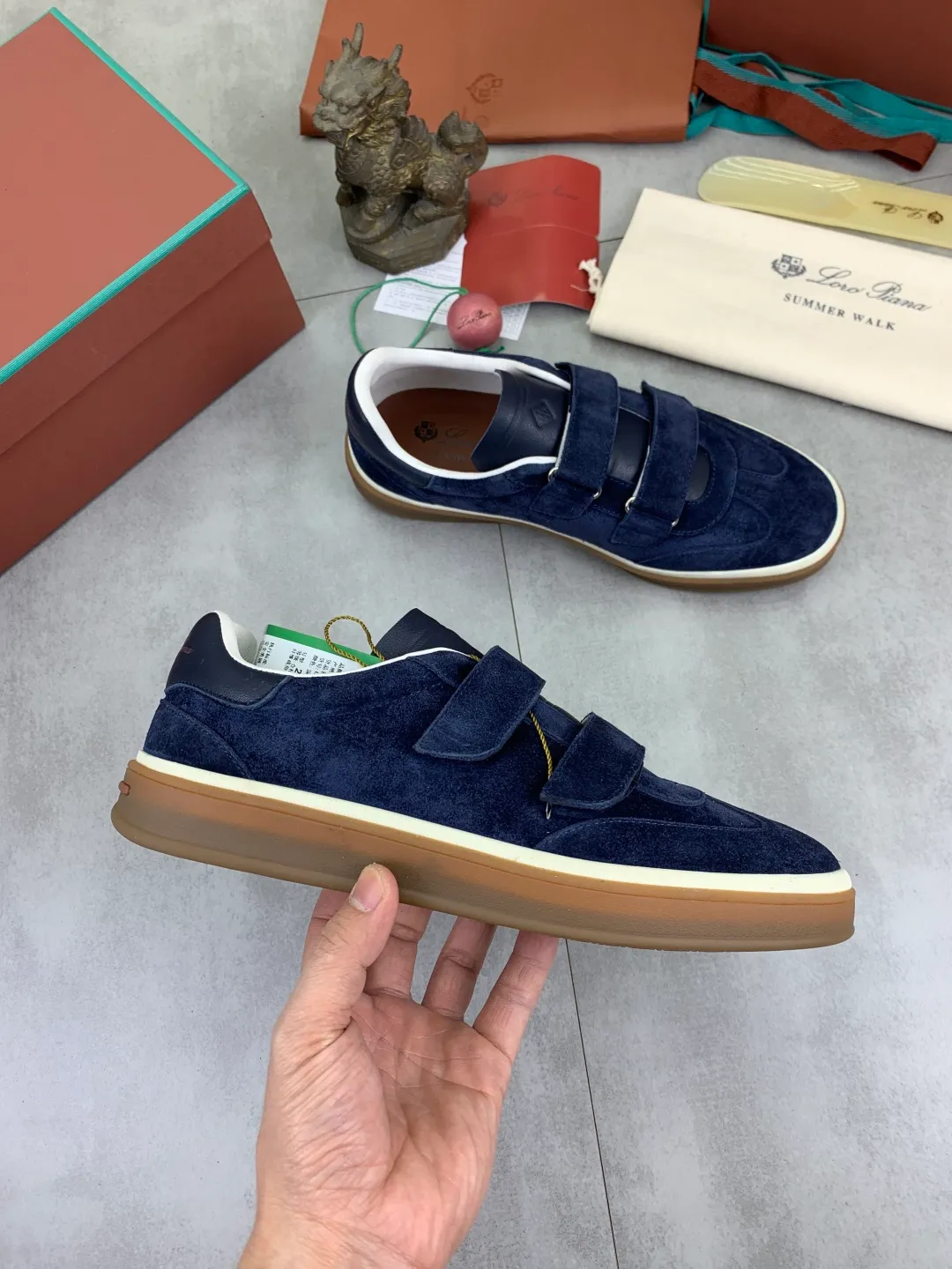 Men's men's shoes 💰P580 New model 💰 The latest casual shoes Loro Piana 💯 Top grade 💯 Buy the original copy 💯 Founded the existing Loro Piana company on April 24, 1924. It is the sixth generation of family operation, providing the best quality products to customers who are discerning about taste and quality. Imported original fly woven fabric with cowhide fabric, plain calfskin lining, hand-stitched thread with cowhide feet, original packaging, high-end outsole, size: 38-45 (custom-made for 46), 5️⃣ colors available